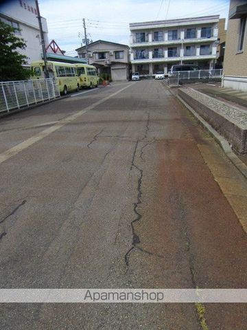 その他　前面道路（その他）まで0m