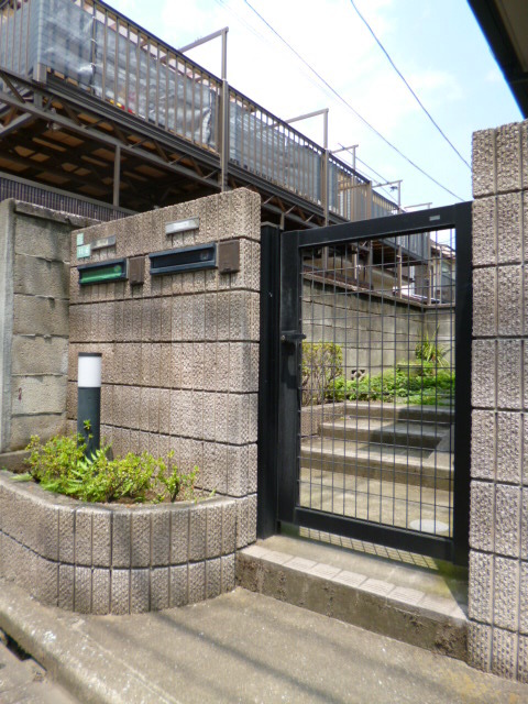 エントランス　★門扉付き★