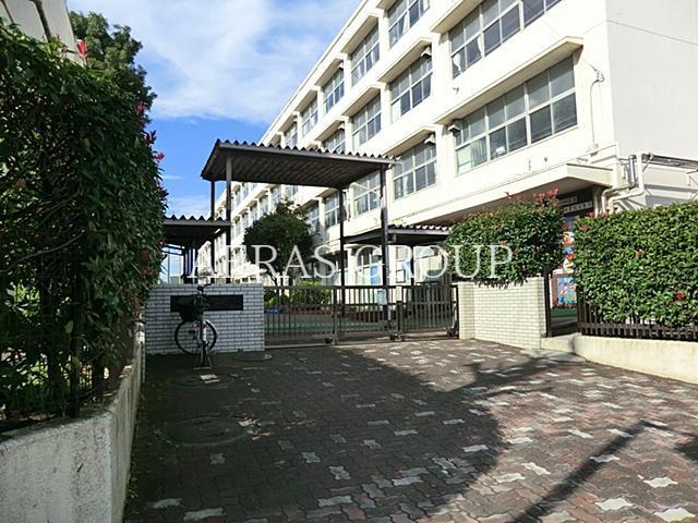 小学校　横浜市立新吉田小学校（小学校）まで586m