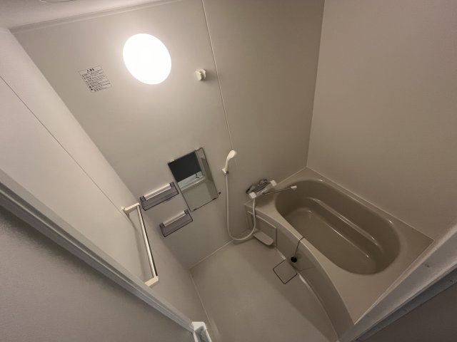 バス・シャワールーム　コンパクトで使いやすいお風呂です