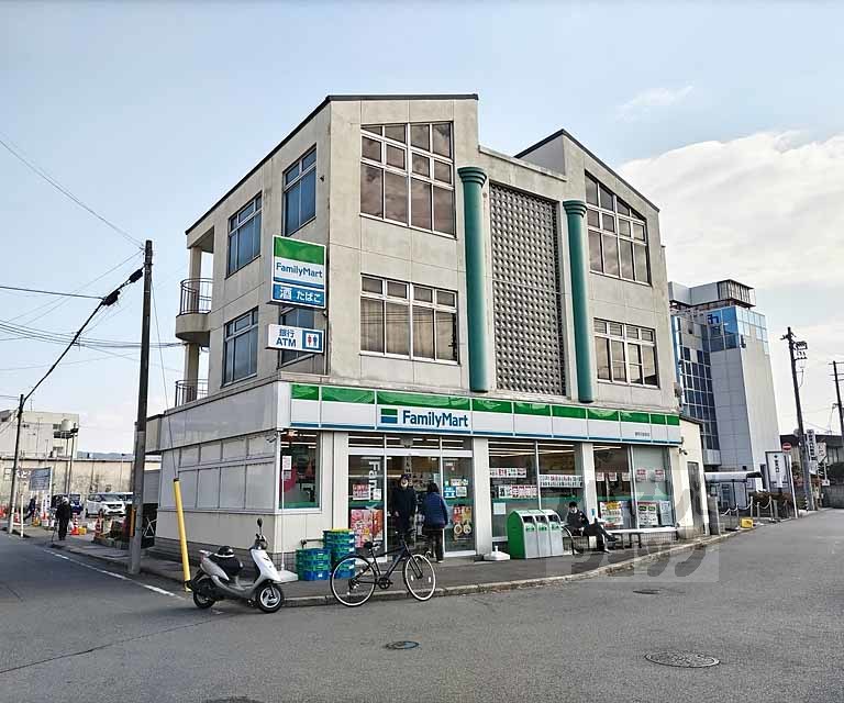 コンビニ　ファミリーマート富野荘駅前店（コンビニ）まで263m