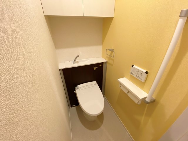 トイレ　別号室の参考写真です。