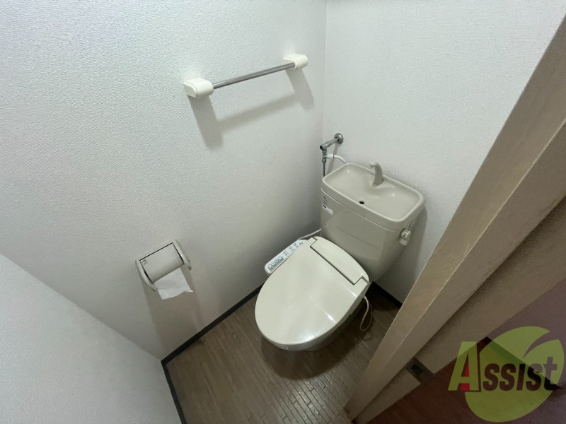 トイレ　シャワートイレになっているので快適です！