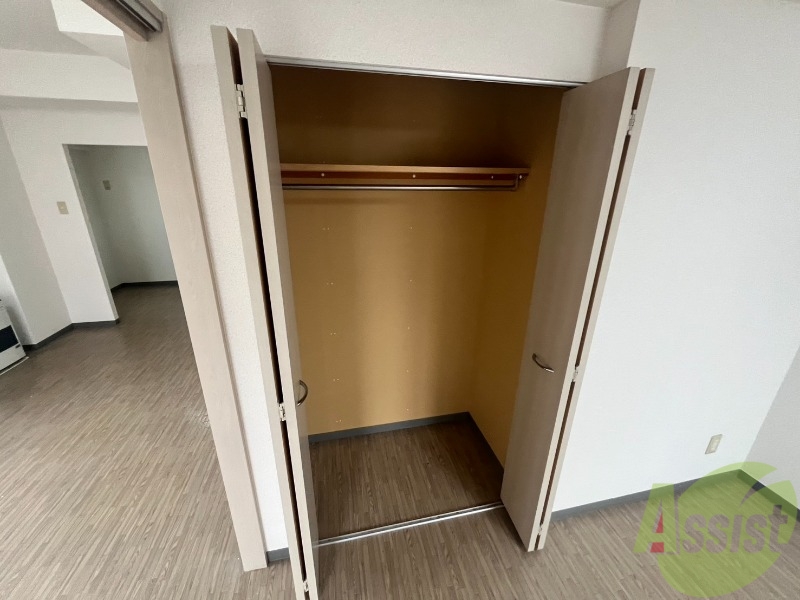収納　クローゼットは奥行きもあり、荷物が多い方でも安心です。