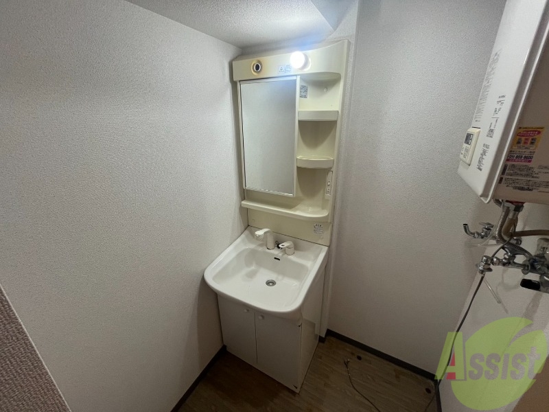 洗面設備　大きくて使いやすそうな独立洗面台になっています。