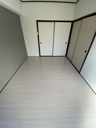 その他部屋・スペース　広くて明るい寝室