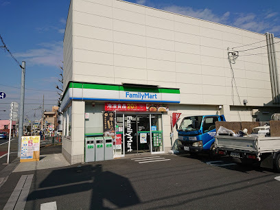 コンビニ　ファミリーマート（コンビニ）まで573m