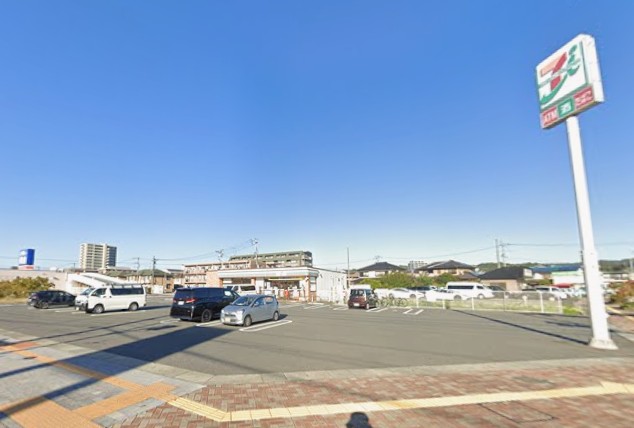 コンビニ　セブンイレブン新倉敷駅前3丁目店（コンビニ）まで150m