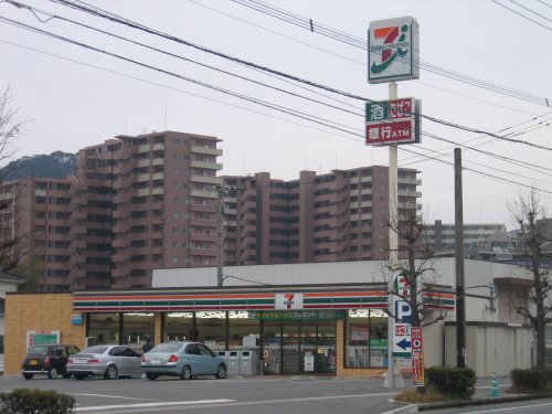 コンビニ　セブン‐イレブン 那珂川松木２丁目店（コンビニ）まで363m