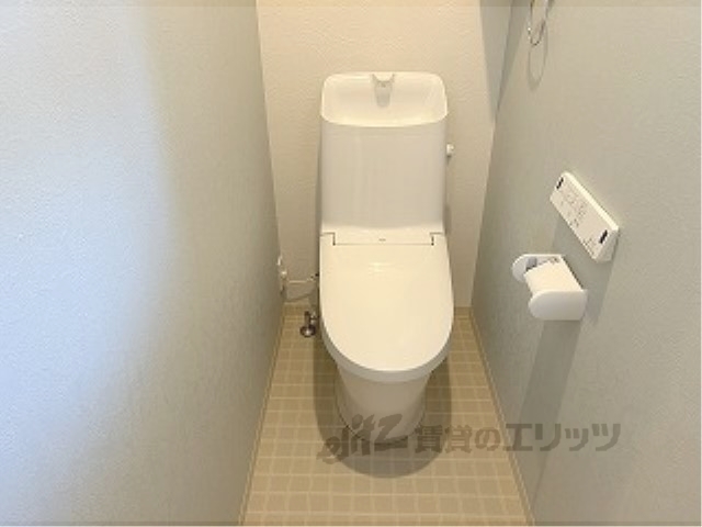 二条城東貸家のトイレ写真