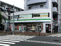 コンビニ　ファミリーマート 光が丘東大通り店（コンビニ）まで381m