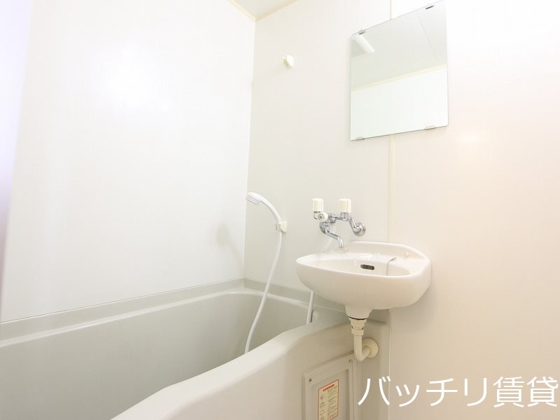 バス・シャワールーム　同型タイプの為、現状を優先致します。