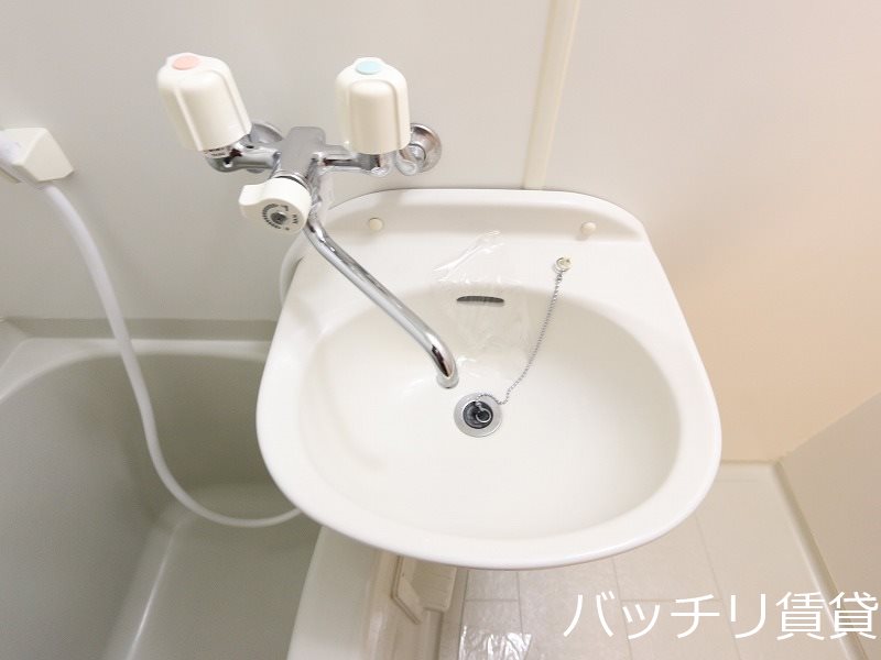 洗面設備　同型タイプの為、現状を優先致します。