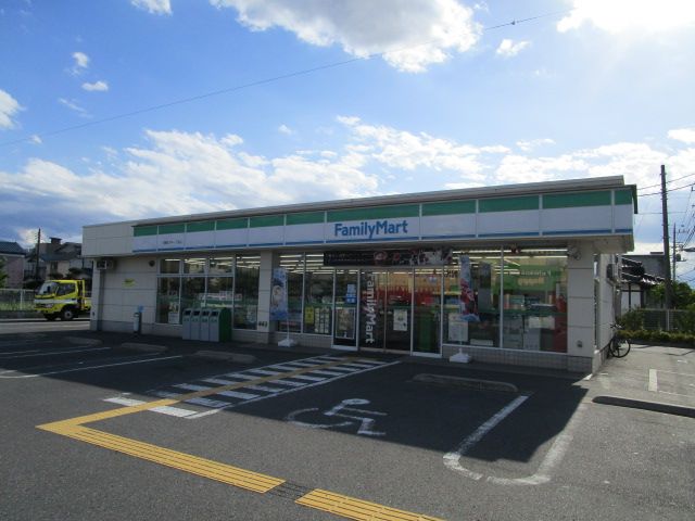 コンビニ　ファミリーマート 三郷彦川戸店（コンビニ）まで777m