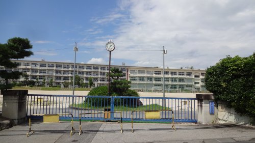 中学校　岡崎市立竜海中学校（中学校）まで282m