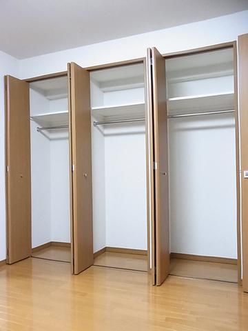 収納　壁一面のクローゼット