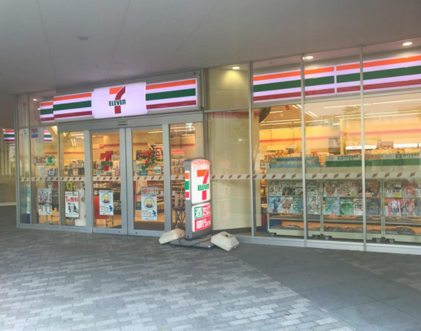 コンビニ　セブンイレブンベイシティ晴海店（コンビニ）まで755m