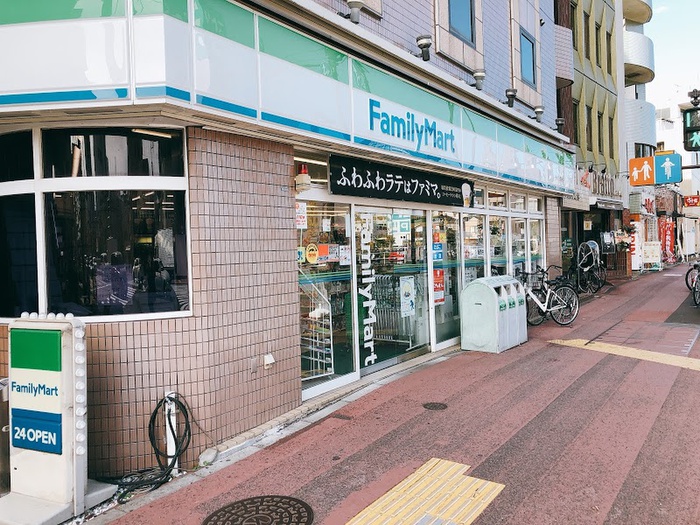 コンビニ　ファミリーマート（コンビニ）まで400m
