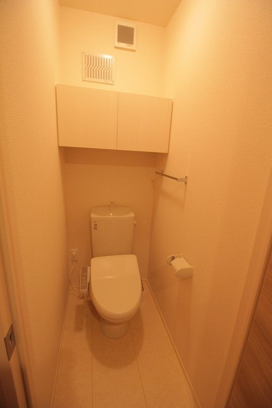 東京メトロ東西線 南行徳駅 徒歩13分 3階建 築9年のトイレ写真