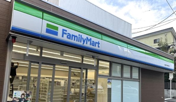 コンビニ　ファミリーマート池袋長汐病院前店（コンビニ）まで172m