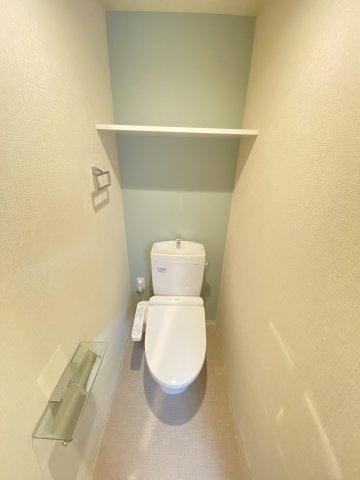 トイレ　温水洗浄便座付きのトイレです♪