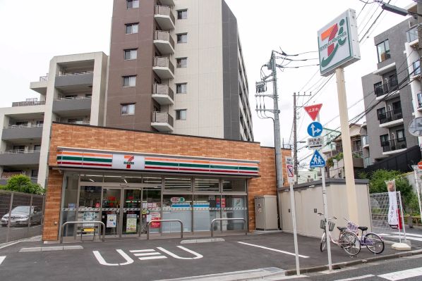 コンビニ　セブンイレブン大田区東雪谷1丁目店（コンビニ）まで403m