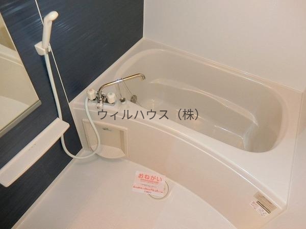 バス・シャワールーム　浴室乾燥機、追い焚き機能付きバス！