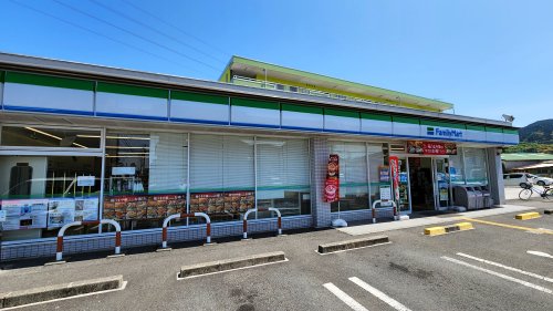 コンビニ　ファミリーマート 高知神田東店（コンビニ）まで646m