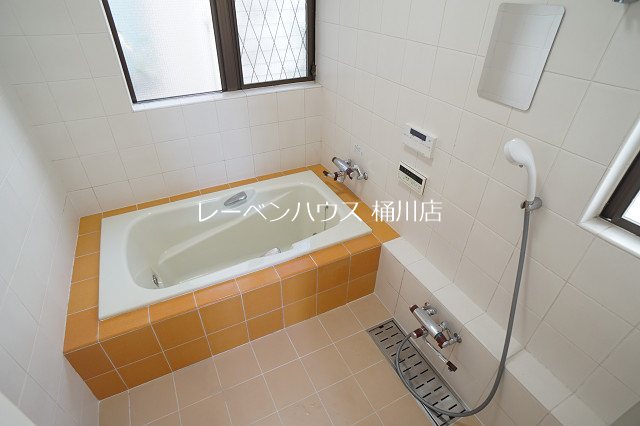 バス・シャワールーム　レーベンハウス桶川店へ　048-787-5511