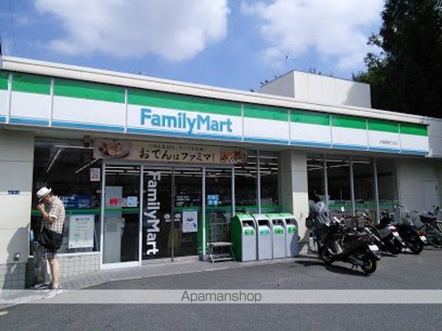 コンビニ　ファミリーマート（コンビニ）まで138m