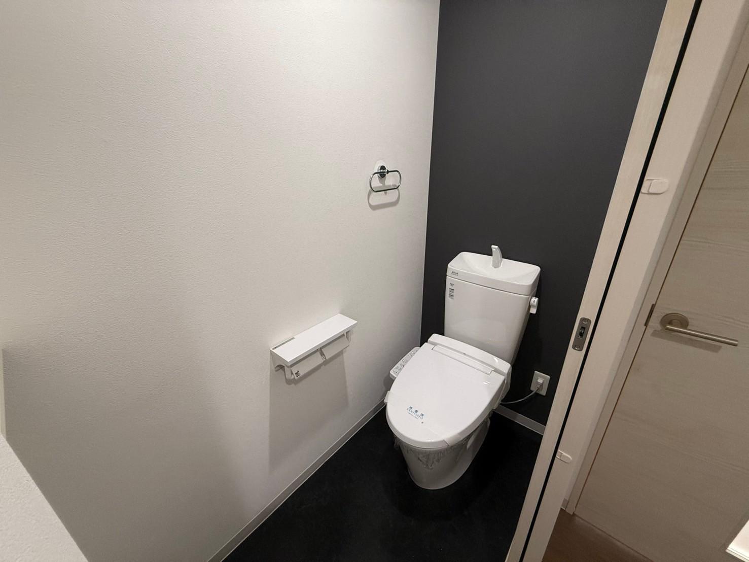 トイレ　温水洗浄便座付きのトイレです