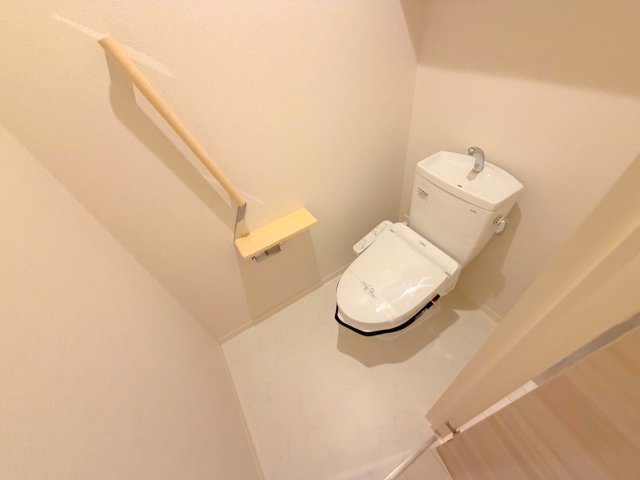 トイレ　綺麗なトイレにはウォシュレット標準装備です。