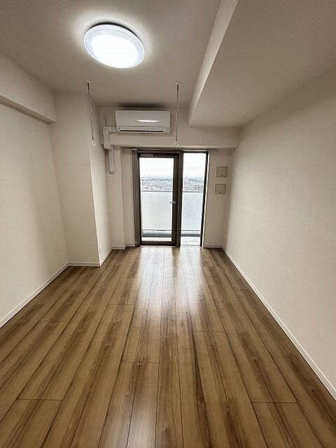 小田急伊勢原駅前マンションの居間写真