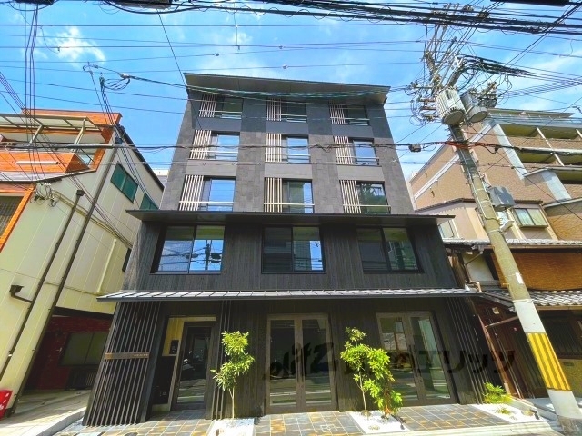 PLOWREVE富小路の外観写真