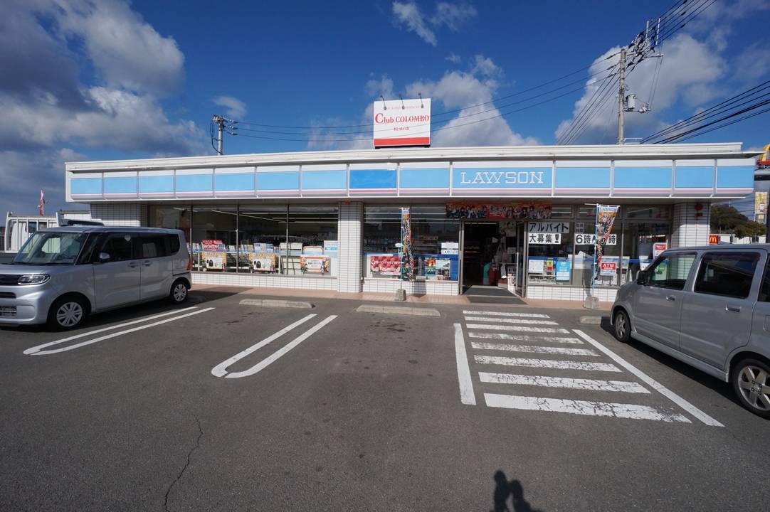 コンビニ　ローソン松山平田店（コンビニ）まで680m