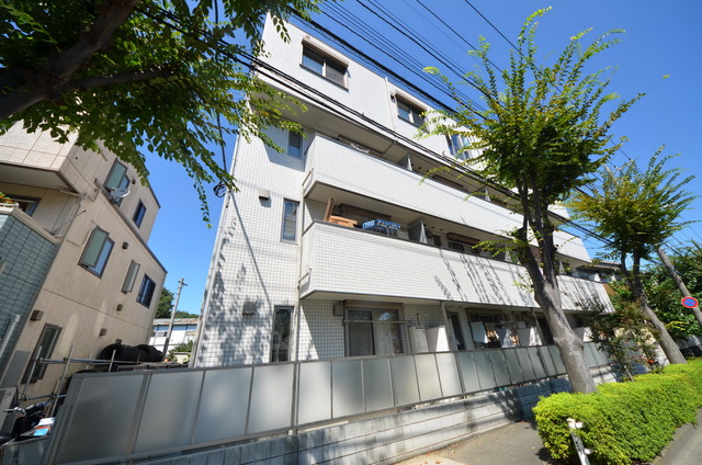 京王相模原線 南大沢駅 バス乗車時間：7分 最寄りバス停で下車 徒歩3分 築14年