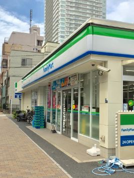 コンビニ　ファミリーマート入谷二丁目店（コンビニ）まで352m