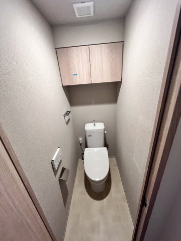 トイレ　※別号室の参考写真です(現況優先・仕様違いの場合あり)