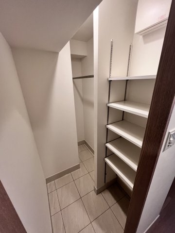 その他部屋・スペース　シューズクローク　※別号室の参考写真です(現況優先・仕様違い