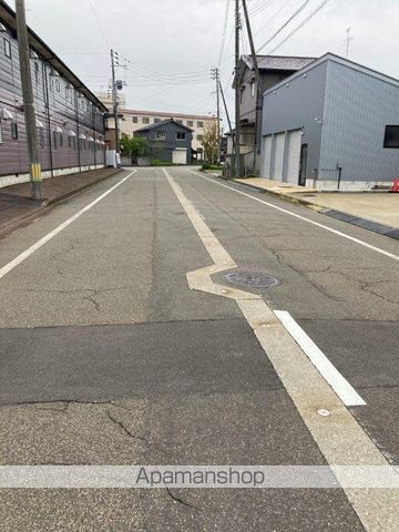 その他　前面道路（その他）まで0m