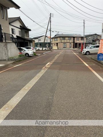 その他　前面道路（その他）まで0m