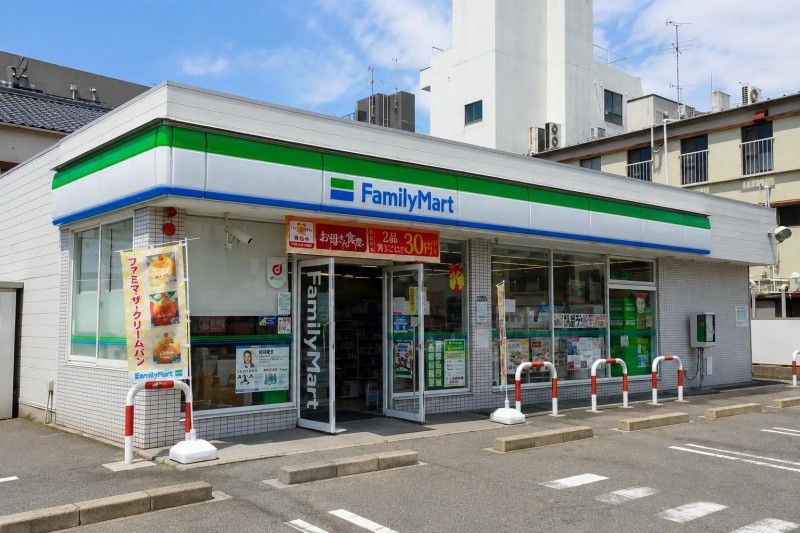 コンビニ　ファミリーマート 笠寺西門店（コンビニ）まで610m