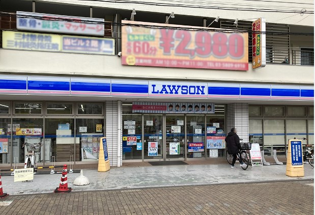 コンビニ　ローソン 竹ノ塚駅東店（コンビニ）まで708m
