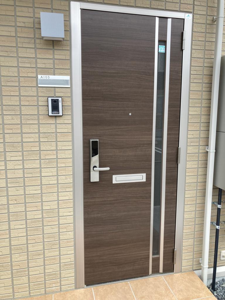 プレミアム日の出IIA棟の玄関写真