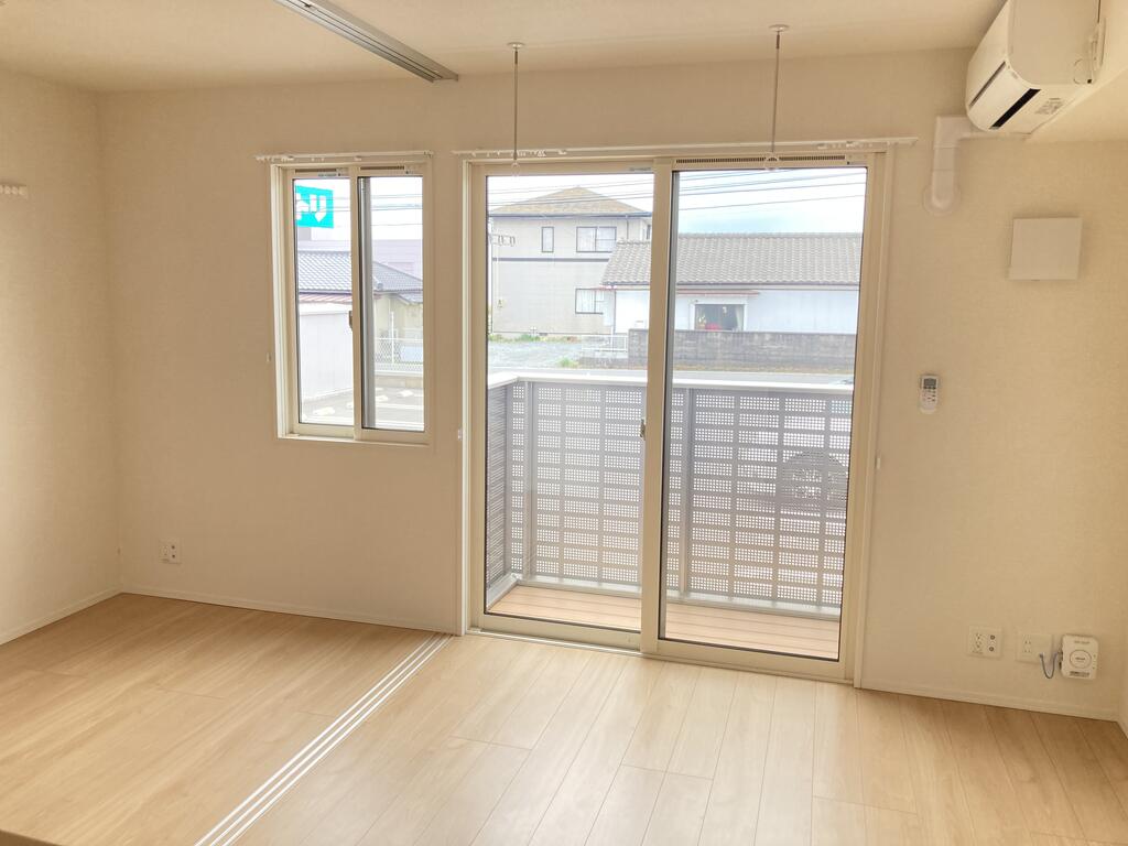 プレミアム日の出IIA棟の居間写真