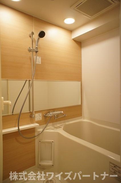 地下鉄七隈線 薬院大通駅 徒歩1分 15階建 築15年の風呂写真