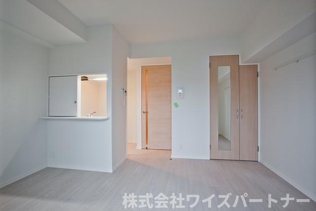 地下鉄七隈線 薬院大通駅 徒歩1分 15階建 築15年の居間写真
