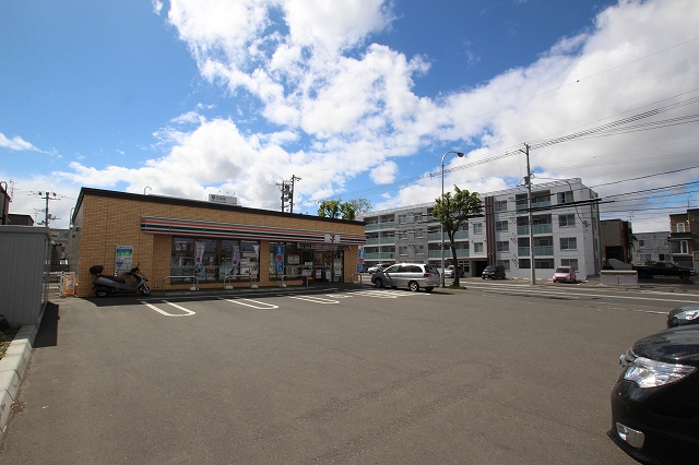 コンビニ　セブンイレブン札幌月寒東水源池通店（コンビニ）まで125m