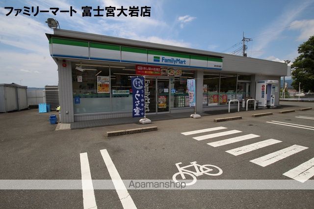 コンビニ　ファミリーマート（コンビニ）まで400m