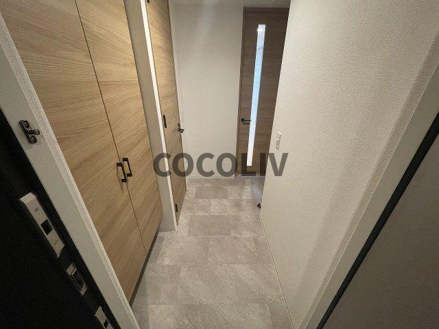 玄関　同物件別部屋写真
